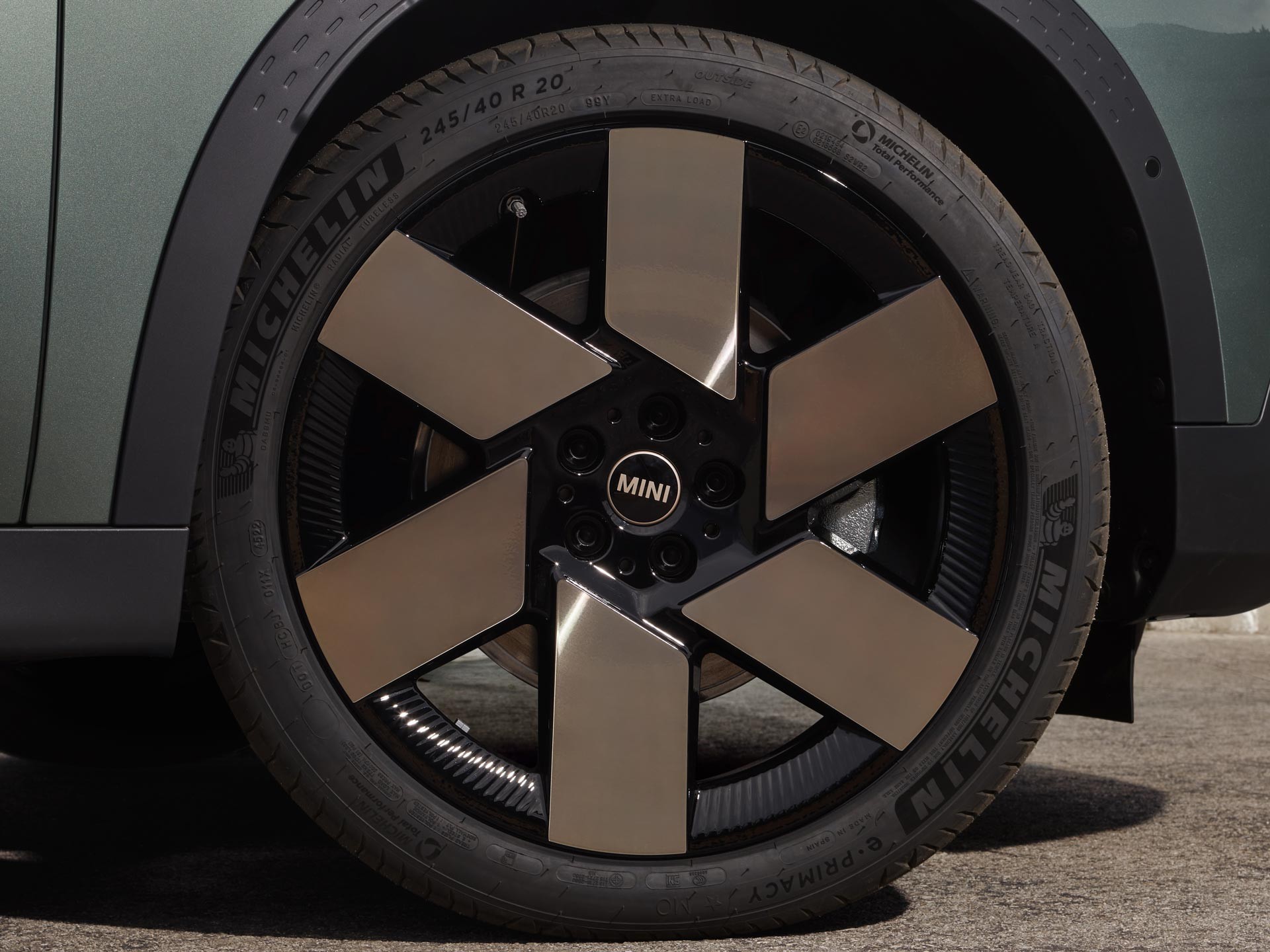 All-electric MINI Countryman - sustainability - reclaimed aluminum